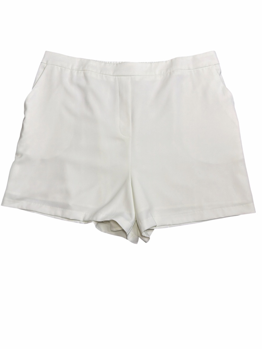 Skies Are Blue White High-Rise Dress Shorts. NWT size 1X
